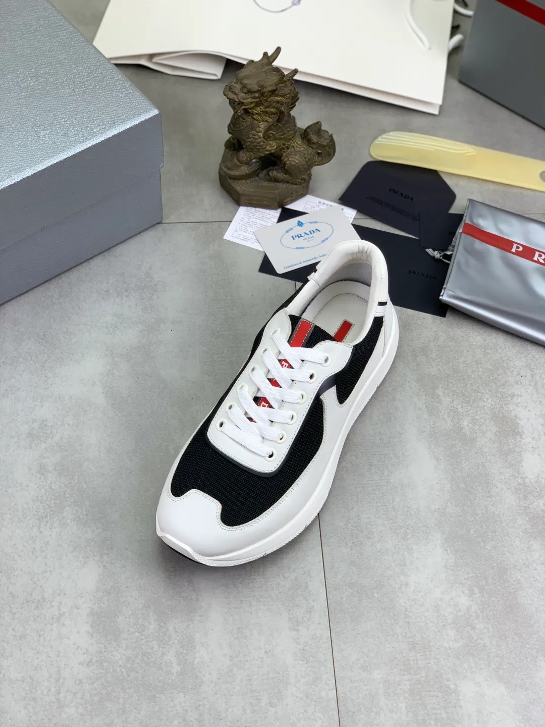 Men's men's shoes💰P580💰【New model】Top quality, new popular models on the official website, which will never go out of style for a century,🆘 The trendy brand (Prada) mainly promotes popular models, avant-garde and versatile fashionable men's shoes, private version molding, cowhide surface splicing 1:1 oil edge processing... fashionable and simple, original imported cowhide interior cowhide feet; the atmosphere and personality are more fashionable, eye-catching and pursuing class. It will subvert old ideas and be a must-have for fashionistas who want to spend time with you! Must keep it! High-end comfort, high-end quality workmanship. Size: 38-44 Various colors available. full package